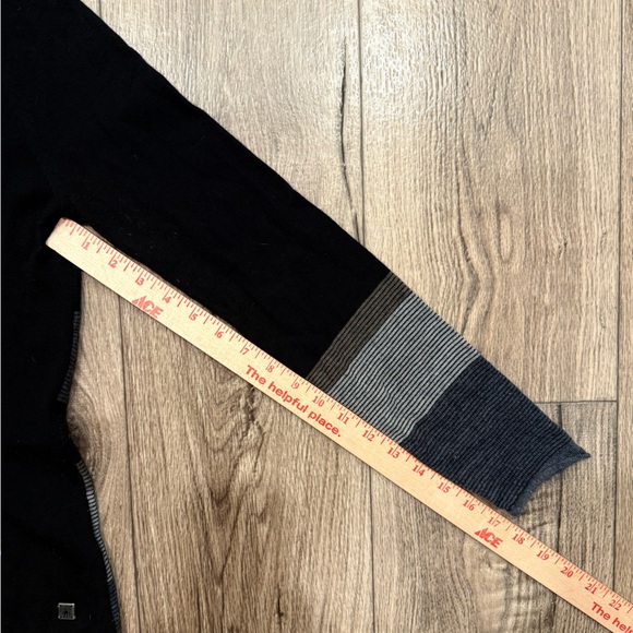 Women’s XS V-Neck Smartwool Sweater - Picture 6 of 11